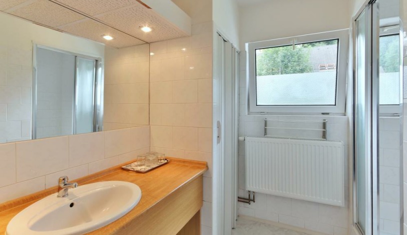 Penzion Bobešova bouda Železná Ruda - Apartmán, čtyřlůžkový, Třílůžkový